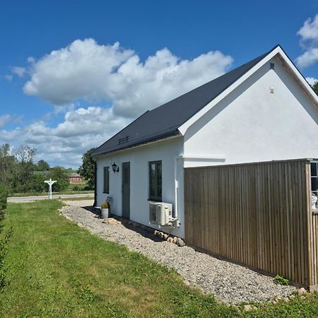 Вілла Litet Hus I Mysig By Naera Havet Істад Екстер'єр фото