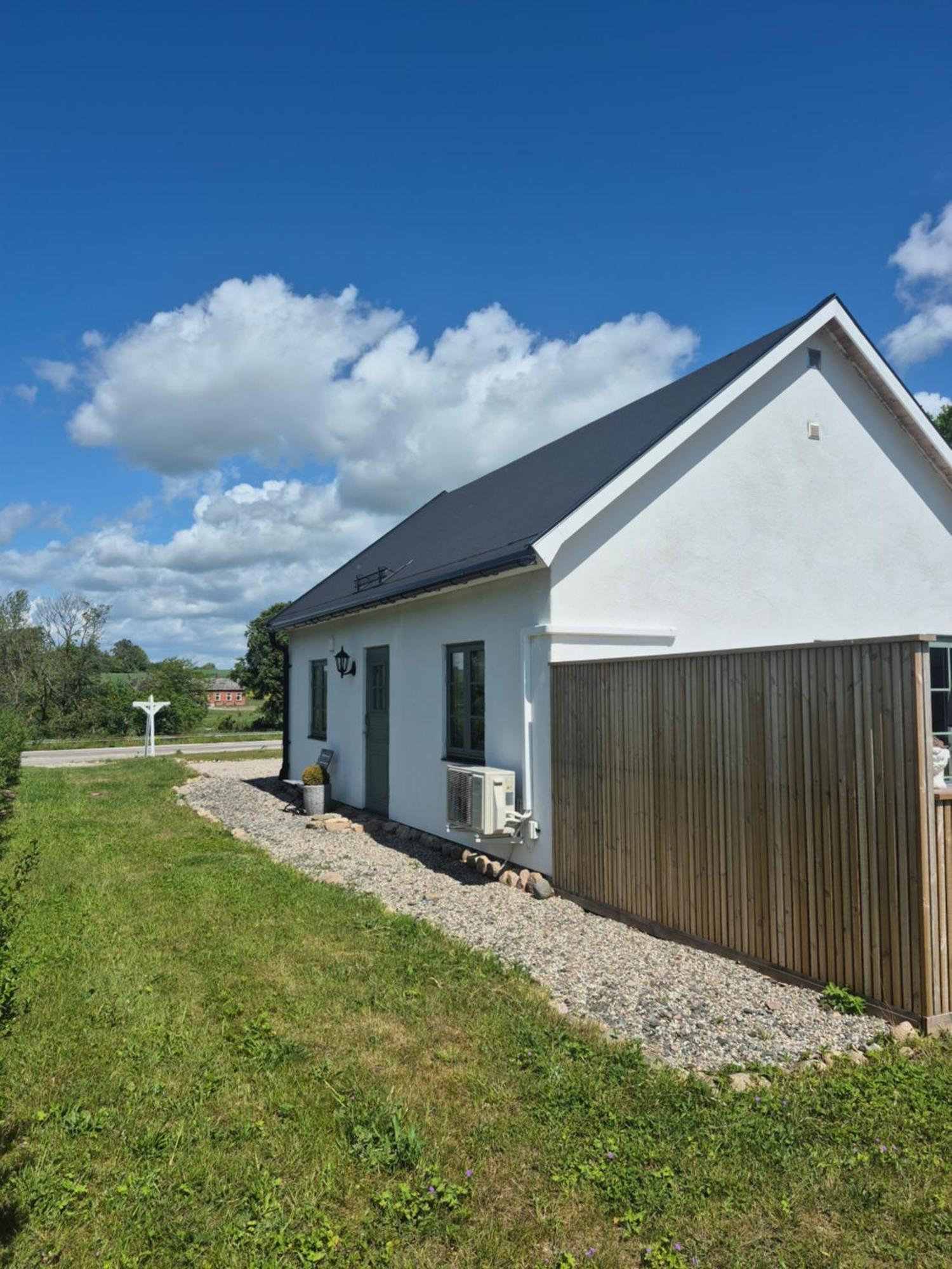 Вілла Litet Hus I Mysig By Naera Havet Істад Екстер'єр фото